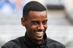 壓軸大戲！電訊報(bào)列英超關(guān)窗前潛在交易：伊薩克領(lǐng)銜&曼聯(lián)3人上榜