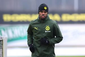 記者：楚克烏梅卡已經(jīng)完成體檢，將與多特簽約至2030年