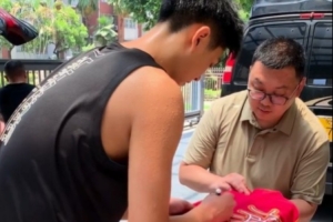 來自呂加暉球迷不遠(yuǎn)萬(wàn)里的愛！天氣雖熱 隊(duì)內(nèi)氛圍更暖