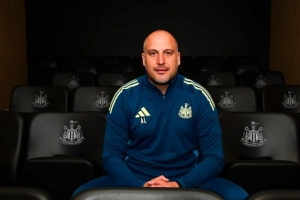 官方：前曼聯(lián)U18教練亞當(dāng)-勞倫斯上任紐卡U21主帥