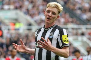 頭腦發(fā)熱！近14場比賽，戈登0球0助但拿到兩張紅牌