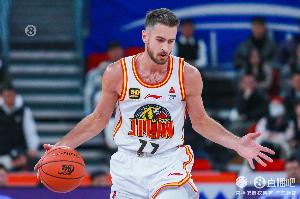 迷失！上賽季效力于吉林的基茲林克8中1得7分4板2斷3帽 正負值-13