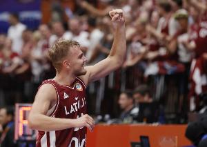 表現(xiàn)還可以！扎加斯7投4中&三分5中3 得到11分3助1斷