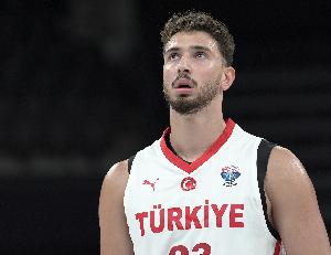 游刃有余！申京壓制波津&12中7砍16分8板7助 飛身大帽驚呆球迷