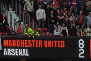 30年河?xùn)|！14年前的今天：曼聯(lián)主場8-2阿森納 魯尼戴帽德赫亞撲點(diǎn)