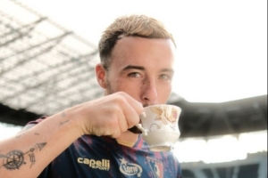 施切欽波貢官方：利茲聯(lián)中場(chǎng)薩姆-格林伍德轉(zhuǎn)會(huì)加盟，簽約3+1年