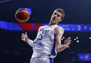 FIBA微波爐！馬爾卡寧首節(jié)2中2&罰球6中5貢獻(xiàn)10分1板1助1斷