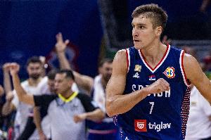 不光會(huì)終結(jié)！博格丹5中4貢獻(xiàn)11分 7助并列全場最高 5失誤略辣眼