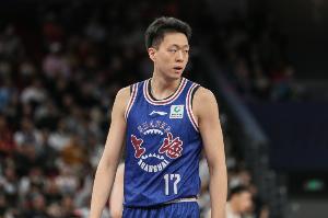 北京男籃名宿張敬東之子 京媒：首鋼隊(duì)今天為張知垚完成了注冊(cè)