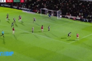 門前1米打飛??曼聯(lián)讀秒絕殺機會 ，舍什科德里赫特同時搶點打飛