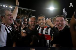 格林斯比老板：曼聯問主帥更衣室在哪？見鬼，不就是汽車后座嗎？