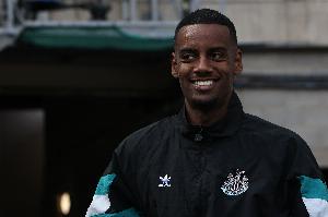 記者：利物浦對(duì)關(guān)窗前簽下伊薩克&格伊感到樂觀，至少簽其中一人