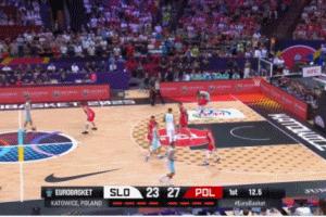 ??窒息！東契奇被波蘭球員拿頭防守頂離地 末節(jié)還被懟倒在地