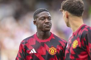 費(fèi)迪南德：別再讓我看到梅努想離開的消息，我希望他繼續(xù)留在曼聯(lián)