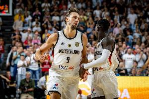 強(qiáng)強(qiáng)對(duì)話！德國(guó)半場(chǎng)55-47領(lǐng)先立陶宛 施羅德&泰斯&小瓦合計(jì)41分