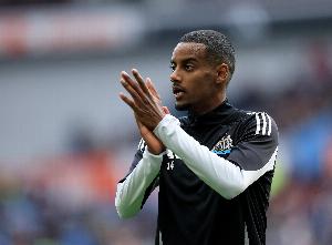 記者：利物浦對伊薩克第二份報價約1.2億鎊，紐卡仍尋求引進(jìn)前鋒