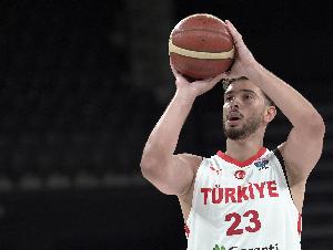 土耳其主帥：換下申京是想讓他休息 沒人告訴我他差1個助攻到三雙