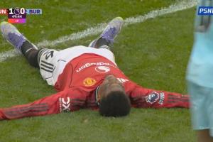 錯失良機！曼聯(lián)前場2打1，阿瑪?shù)掳肟臻T打飛！