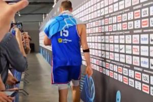 贏球通道！約基奇賽后未與任何媒體交談 點(diǎn)頭示意徑直離開(kāi)