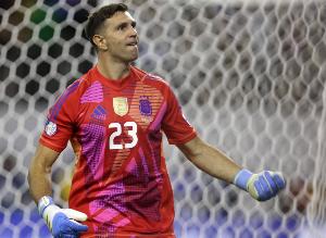 羅馬諾：曼聯(lián)與32歲大馬丁談妥個人條款！目前與維拉談判進展順利