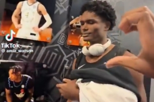 真調(diào)皮！阿門(mén)晃開(kāi)女子&拒絕比心 多米尼克-巴洛還給了個(gè)掩護(hù)