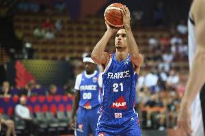 里薩謝法國隊前兩戰(zhàn)30分鐘內(nèi)砍下22分 三分10中6&正負值+22