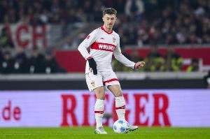 記者：曼聯(lián)明天不太可能簽中場(chǎng)，關(guān)于斯蒂勒的說(shuō)法不實(shí)