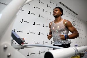 ???♂?尤文官方曬奧蓬達體檢照，超4000萬歐新援即將加盟