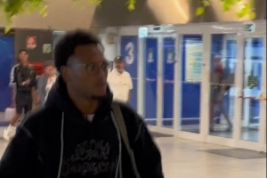 他來了！尤文官方曬視頻，奧蓬達已落地機場