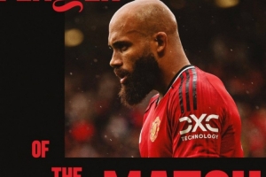 打入曼聯(lián)生涯首球，官方：姆伯莫當(dāng)選曼聯(lián)3-2伯恩利隊(duì)內(nèi)最佳球員