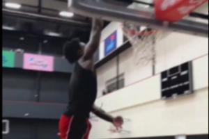 身輕如燕！阿門單挑特訓(xùn)苦練持球進(jìn)攻&爆發(fā)力十足秀暴力美學(xué)扣籃