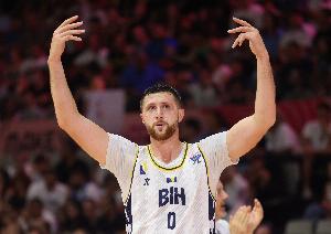 努爾基奇談失利：給了對(duì)手太多空位投籃機(jī)會(huì) 不該盲目協(xié)防