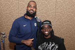 詹姆斯將做客網(wǎng)紅Kai Cenat直播 并親自為他剃頭