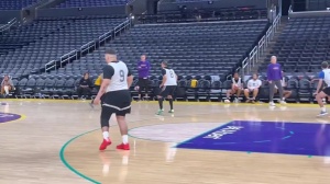 什么水平？WNBA火花隊的男陪練：胖子射手+禿頭后衛(wèi)