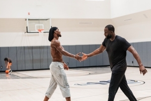 向著冠軍前進(jìn)！巴特勒曬出與追夢(mèng)一同訓(xùn)練的照片：追夢(mèng)說(shuō)得都對(duì)