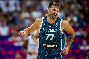 斯洛文尼亞半場領(lǐng)先冰島1分！東契奇半場10中3&三分4中0得9分3犯