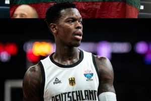 抵制種族歧視！昨日比賽眾多球迷舉牌支持施羅德