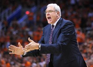 斯科特：三角進攻和普林斯頓體系現(xiàn)在行不通 因為球員球商不夠