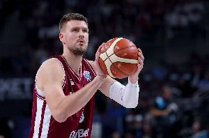 予取予求！波津半場7中6獨得16分5板3助2帽 正負值+13最高