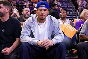 支持同城球隊！布克&杰倫-格林等人觀戰(zhàn)WNBA！