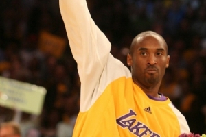 武圣調(diào)侃：裁判有時(shí)偏袒科比 我和他們理論時(shí)被科比偷了兩個(gè)三分