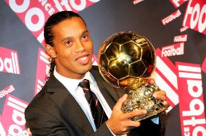 小羅：相信內(nèi)馬爾能很快回歸巴西隊(duì)，讓我們?cè)俅螉Z得世界杯