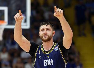 內(nèi)線支柱！努爾基奇11中6拿下15分12板2助1帽