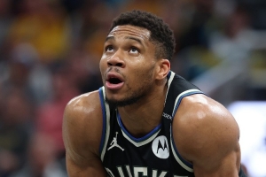 巴克利：人們說字母哥沒幫手該離隊 當(dāng)年怎么不為我和尤因發(fā)聲呢