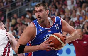 個(gè)人和球隊(duì)都下風(fēng)！約基奇輸?shù)艋瘕垖?duì)決 全場(chǎng)16中10拿22分9板4助