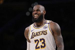 “詹姆斯現(xiàn)身上海交通大學”詞條沖上微博熱搜第23位 與球衣同號