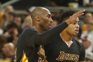 拉塞爾：我曾鼓勵(lì)科比繼續(xù)出手 他說他打過的鐵多到自己無(wú)法想象