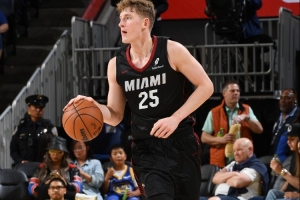 德拉季奇：對(duì)亞庫喬尼斯進(jìn)行了技術(shù)指導(dǎo) 幫他適應(yīng)更快比賽節(jié)奏