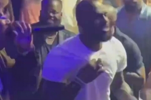 好嗨哦！美媒曬詹姆斯之前與歌手E-40即興說唱的視頻