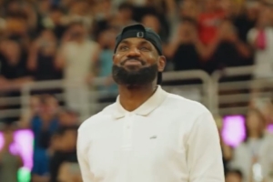 詹姆斯現(xiàn)身交大寄語年輕一代：失敗不可怕 重要的是過程